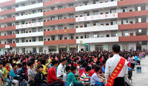 ǧ����۱�������Сѧ �μӡ�Т����ʦ����������