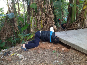 高州玉湖景区一大蟒蛇外出“寻夫”被人抓获 高州玉湖景区一大蟒蛇外出“寻夫”被人抓获