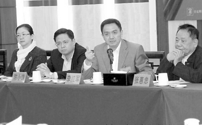 李红军参加信宜等地代表团讨论指出 :干部要勇于担责 各地要错位发展 李红军参加信宜等地代表团讨论指出 :干部要勇于担责 各地要错位发展